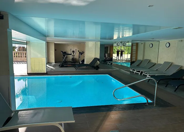 Victoria Palace * マントン